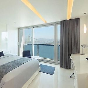 Deluxe Balcony Double River View